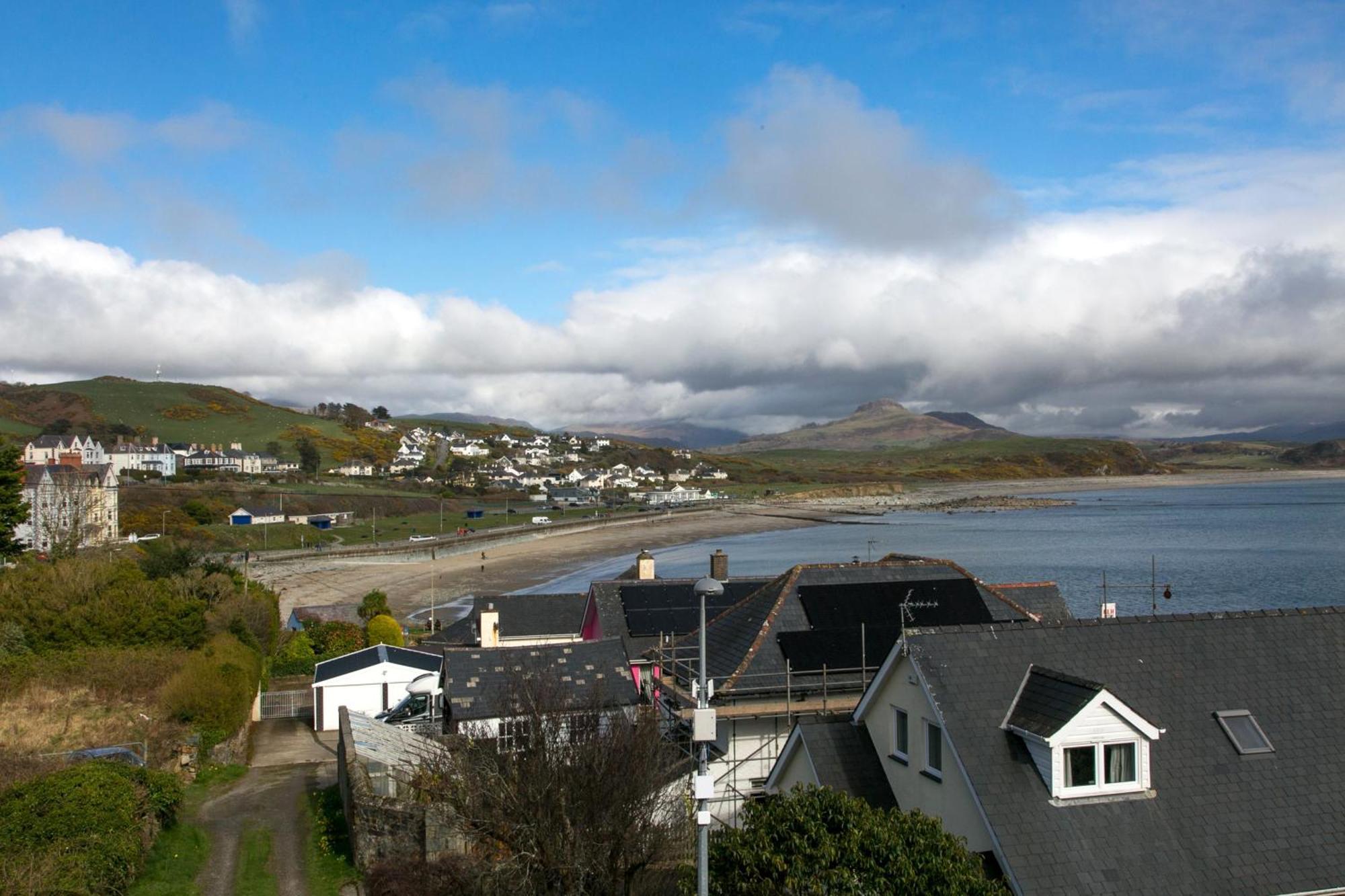 6 Afallon, Beachside Holiday House Criccieth Exterior photo