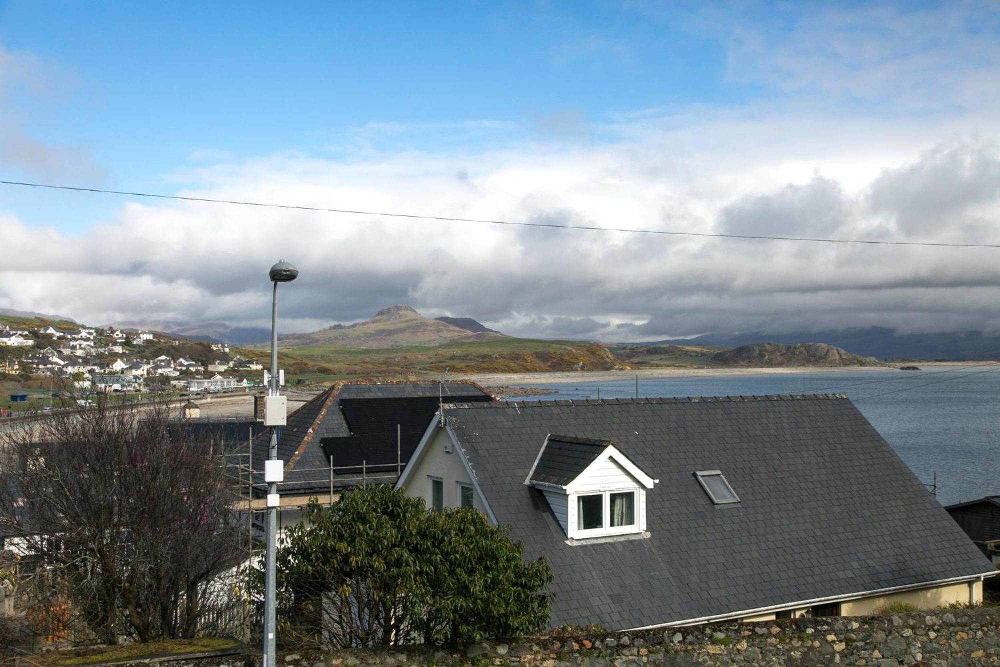 6 Afallon, Beachside Holiday House Criccieth Exterior photo